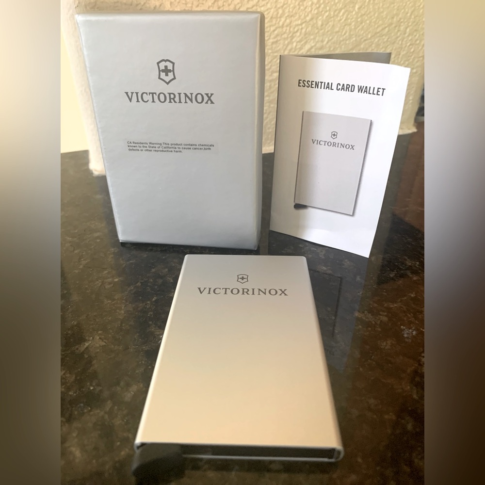 NEW Victorinox Card Wallet: Silver Metal RFID Protection